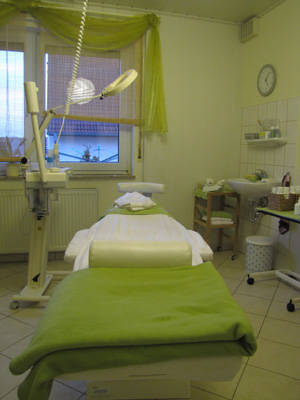 http://www.beautyhouse-alsleben.de/media/Galerie/Kosmetik/Kosmetik_04.jpg